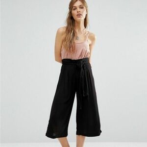 Free People Boho Wide Leg Cropped Culotte Pants Waist Ties in black Size Small
